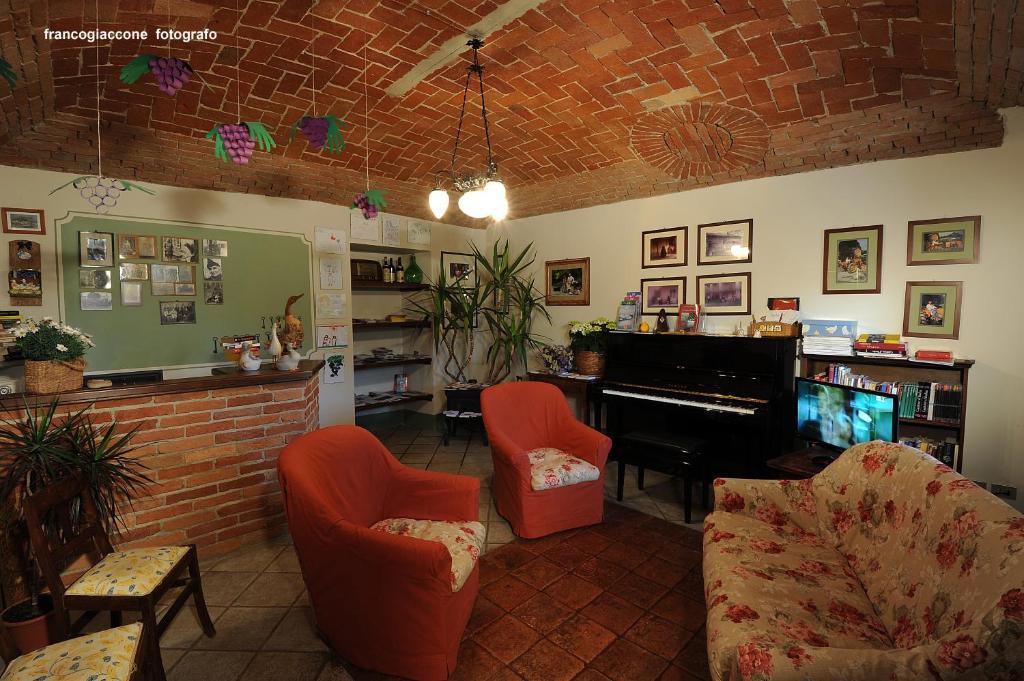 バローロ アグリツーリズモ イル ジョーコ デル オカ Bed & Breakfast エクステリア 写真